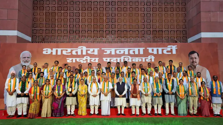 मोदी के साथ BJP की नई टीम की तस्वीर में दिखा ‘नारी शक्ति’ का संदेश, महिला नेताओं को मिली अहम जिम्मेदारी